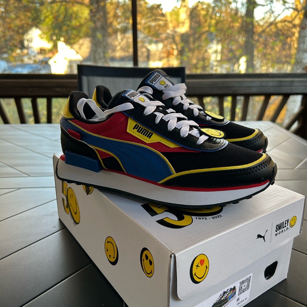 PUMA Future Rider Smiley- US Size 6c
